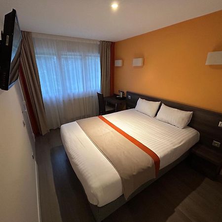 Hotel Valpre Ecully Exterior photo