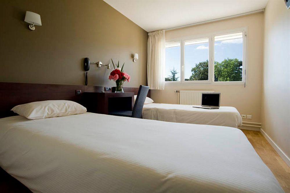 Hotel Valpre Ecully Exterior photo
