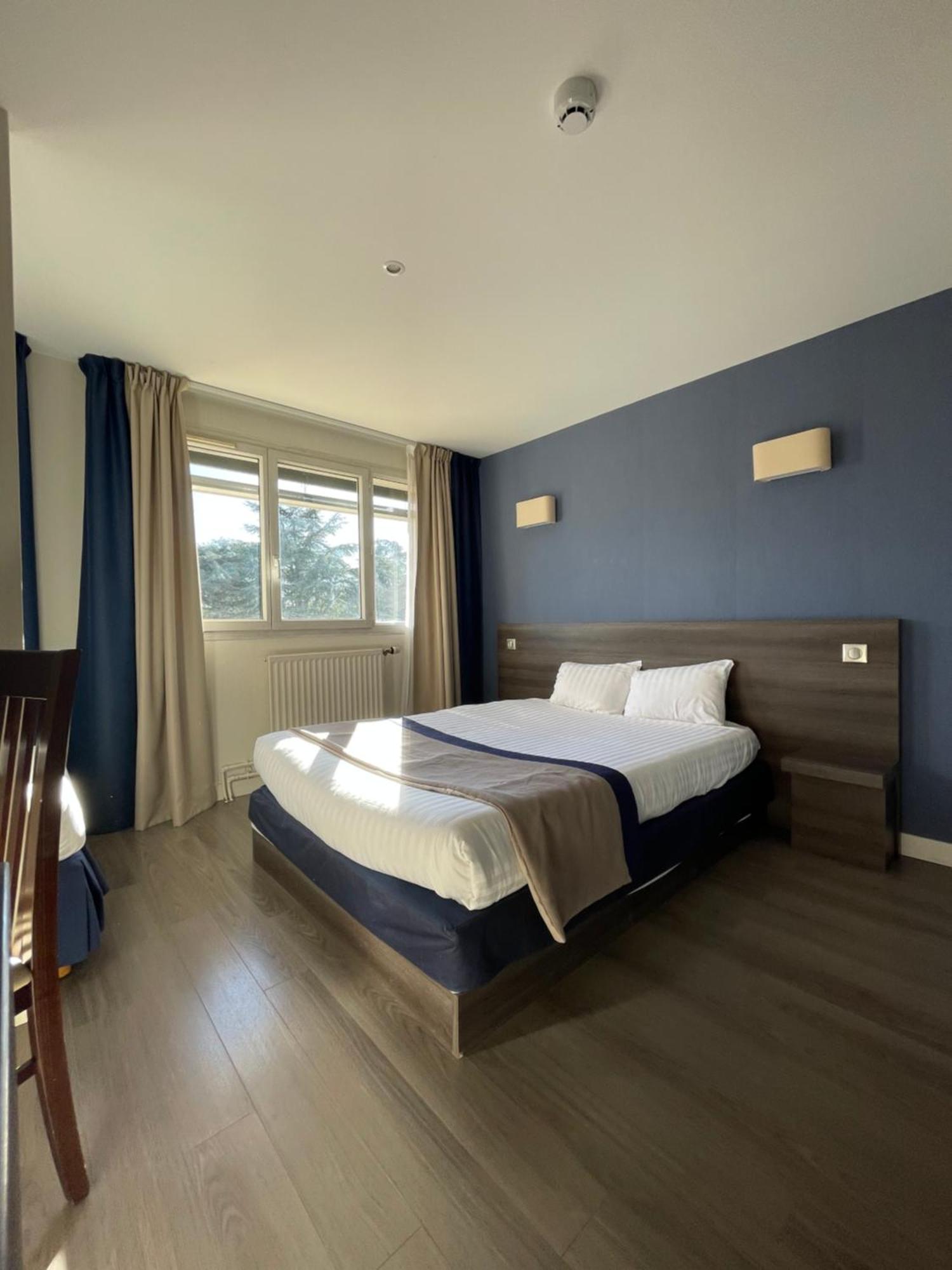Hotel Valpre Ecully Exterior photo