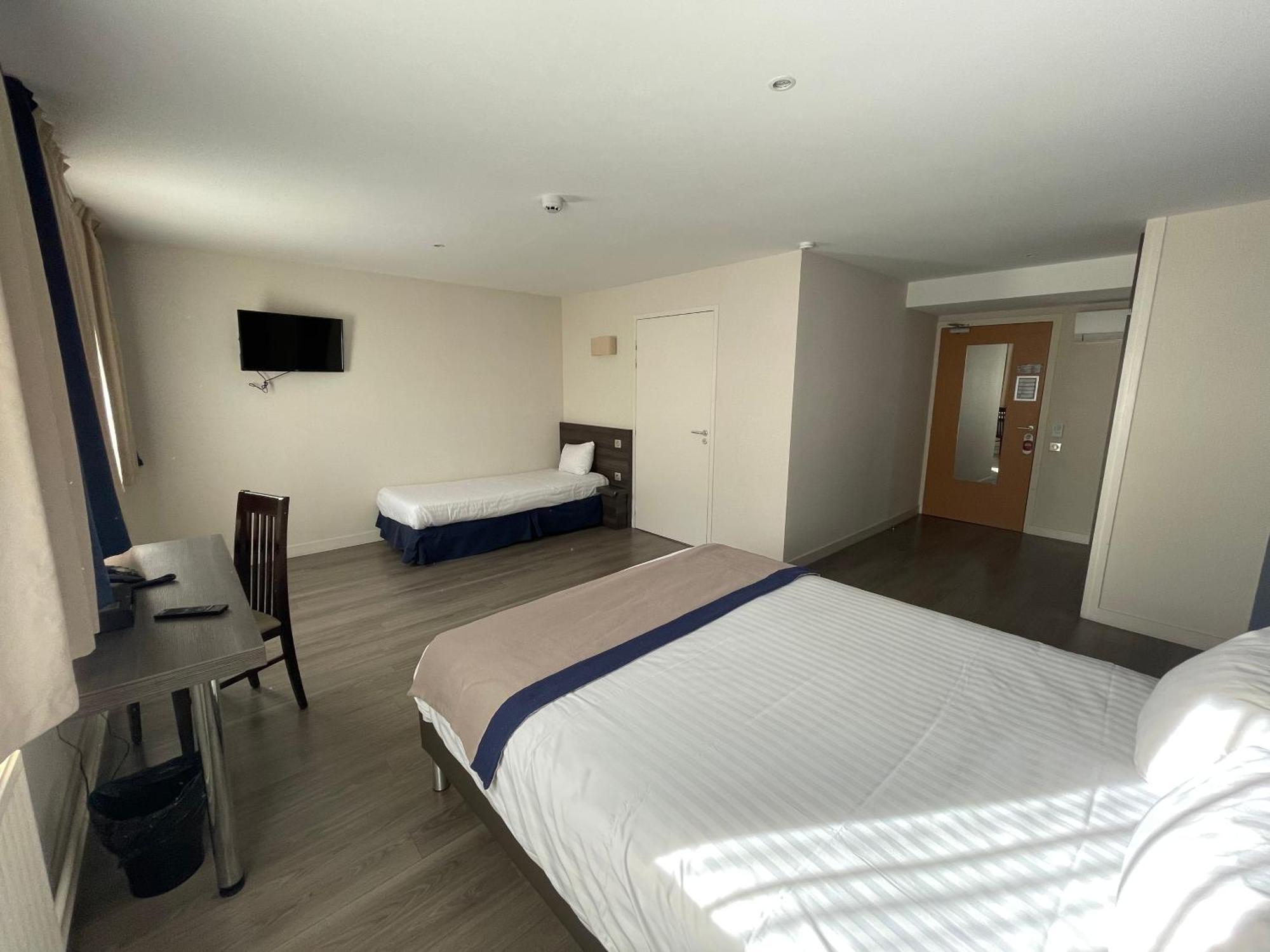 Hotel Valpre Ecully Exterior photo