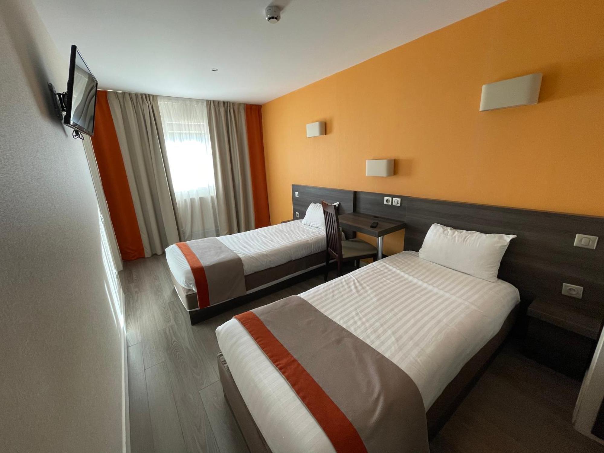 Hotel Valpre Ecully Exterior photo