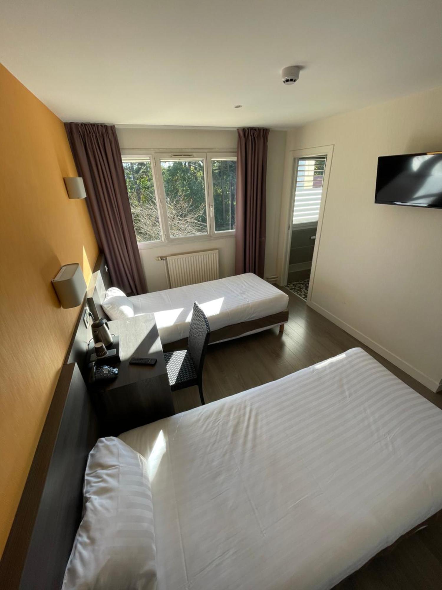Hotel Valpre Ecully Exterior photo