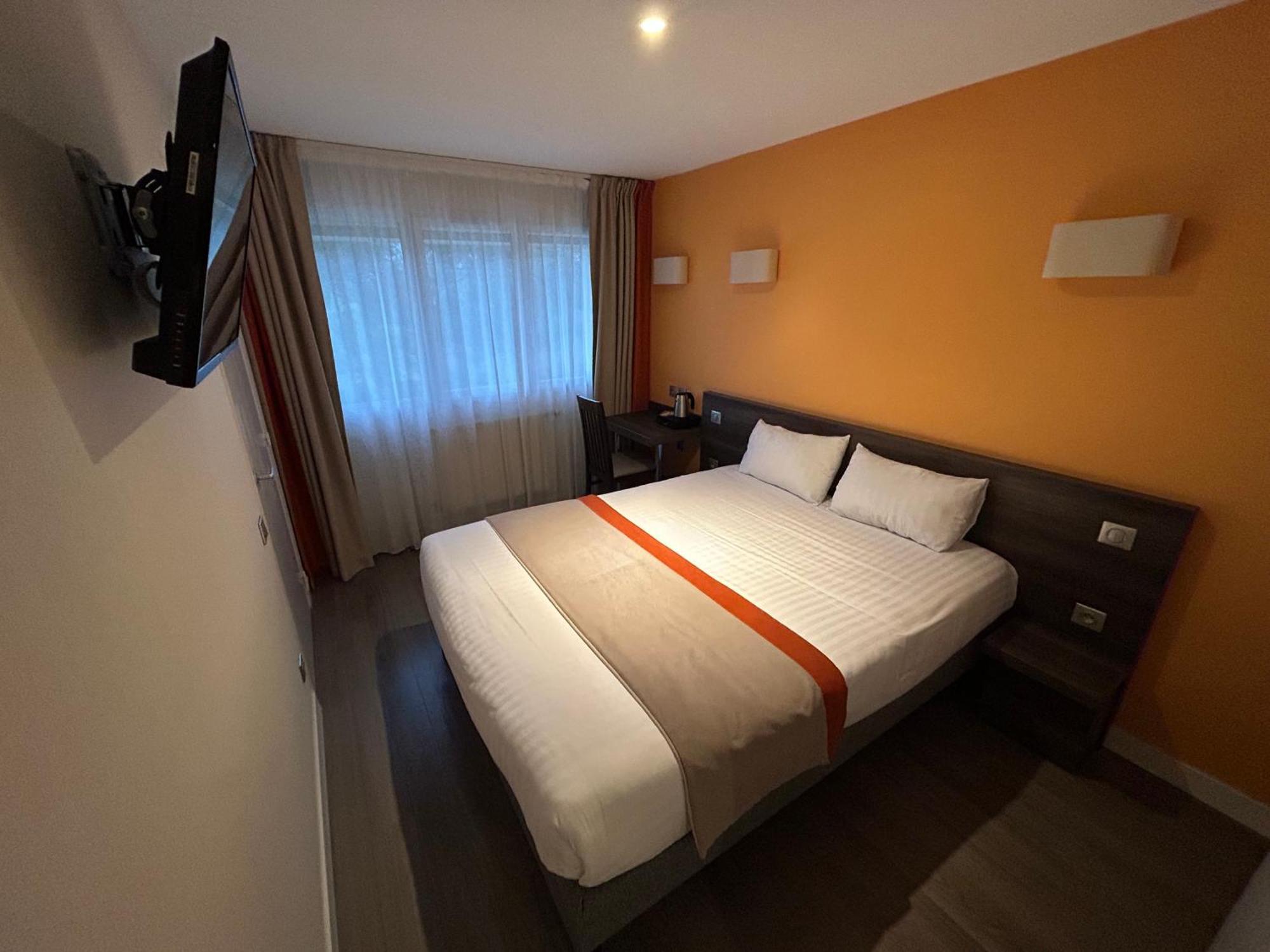 Hotel Valpre Ecully Exterior photo