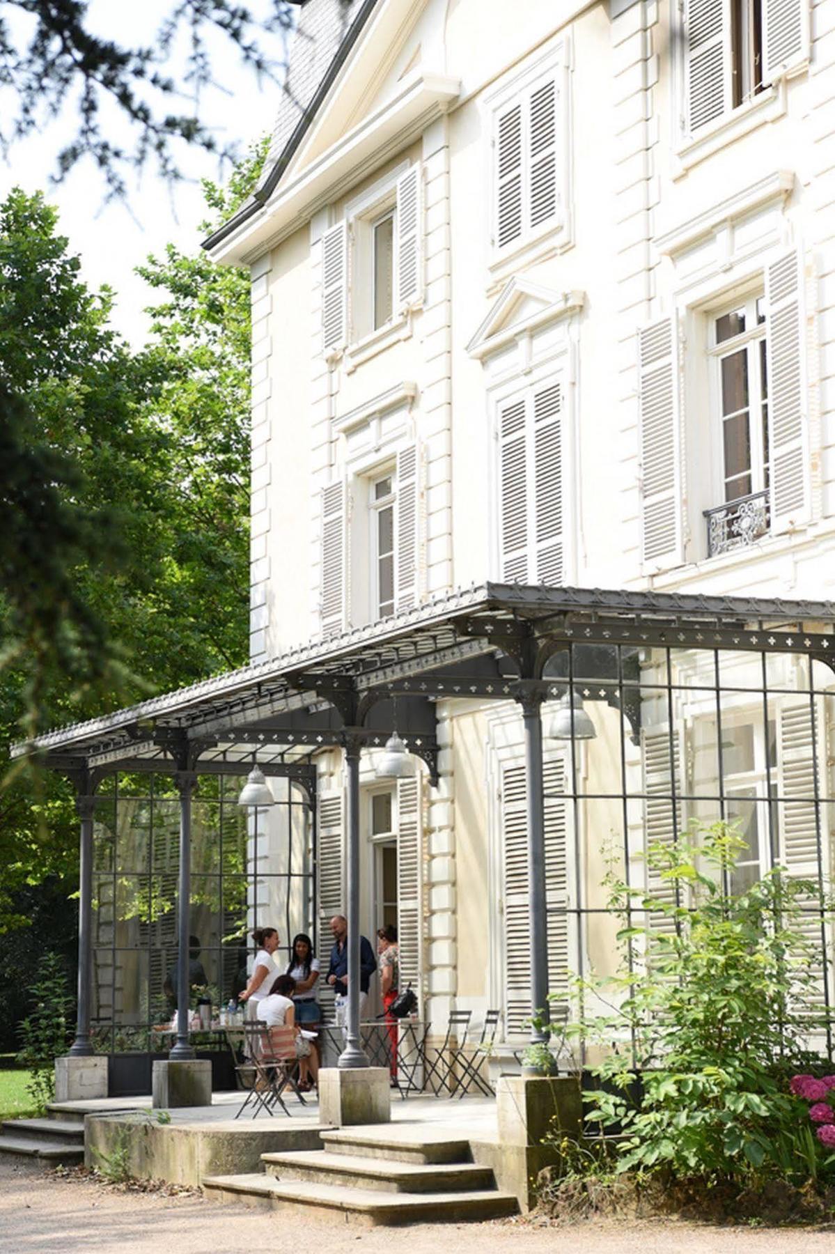 Hotel Valpre Ecully Exterior photo